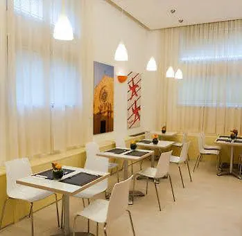 Hotel Rodia 3*